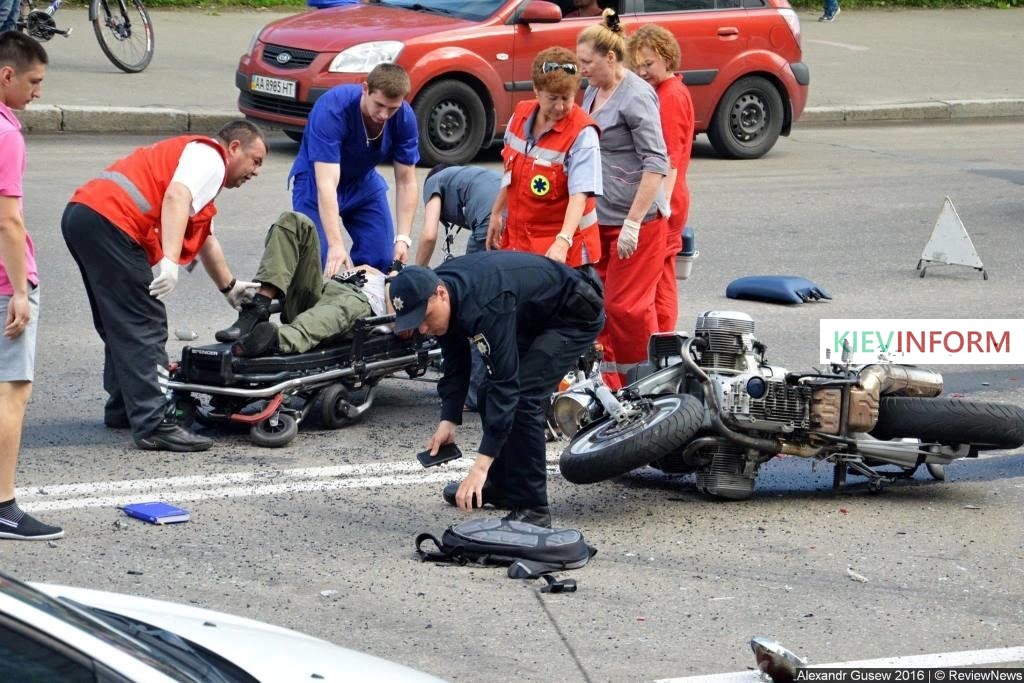ДТП на Голосеевском проспекте в Киеве. Тяжело травмирован мотоциклист (ФОТО)