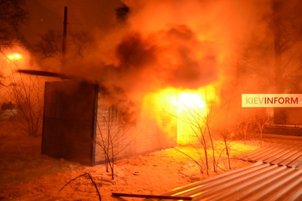 Під час гасіння пожежі по працівникам ДСНС відкрили вогонь