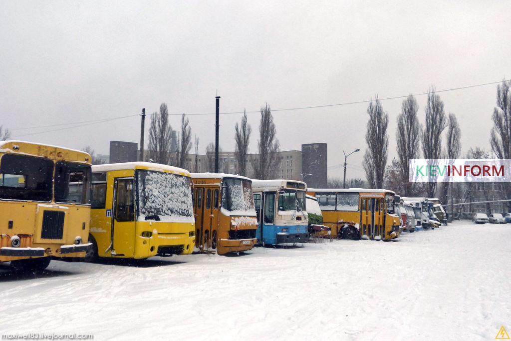 Запасник музея общественного транспорта Киева. Бывший Автобусный парк №3