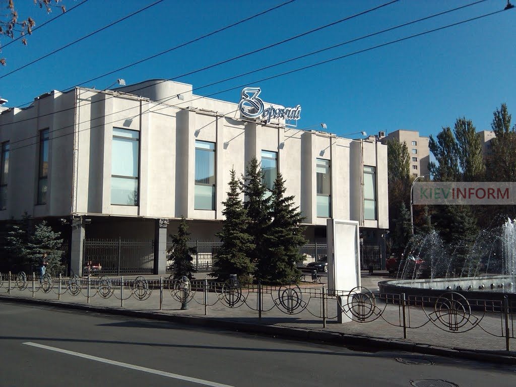 Чи потрібно повернути громаді Києва кінотеатр «Зоряний»?