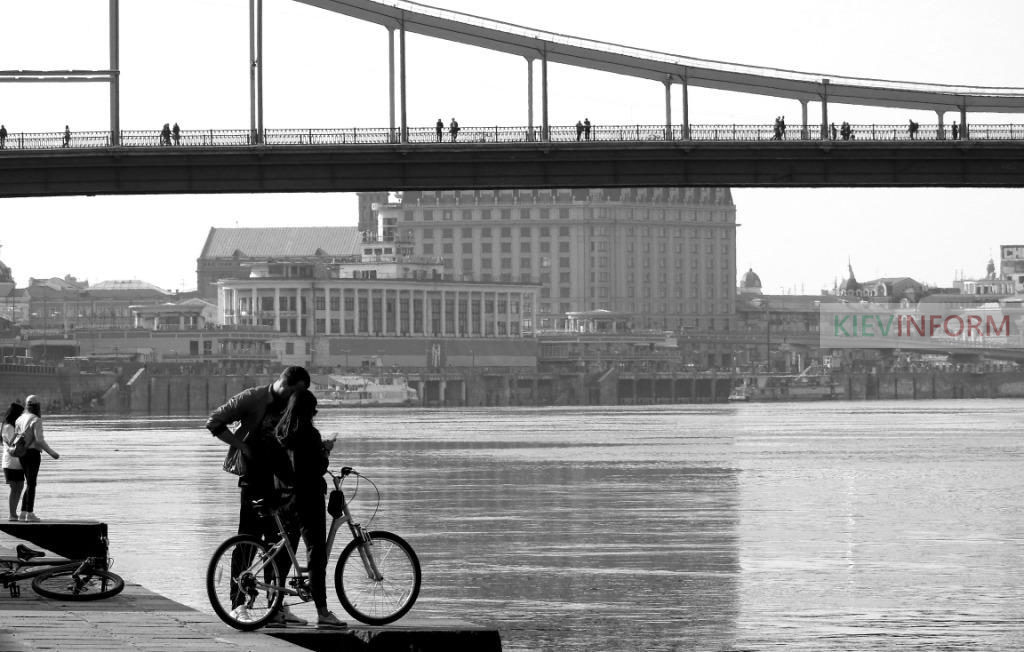 История набережной Киева: мосты, дома и красота