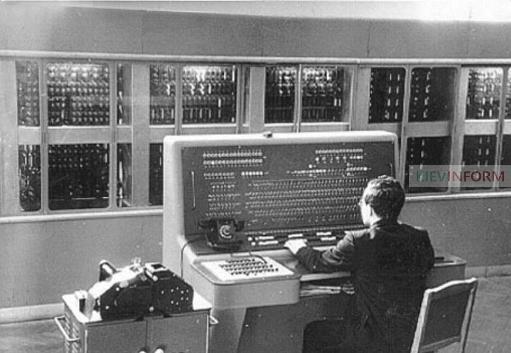 Секретна Феофанія. Як в Києві створювали одну з перших ЕОМ в світі