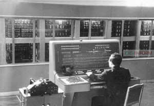 Лебедєв за пультов керування МЕОМ