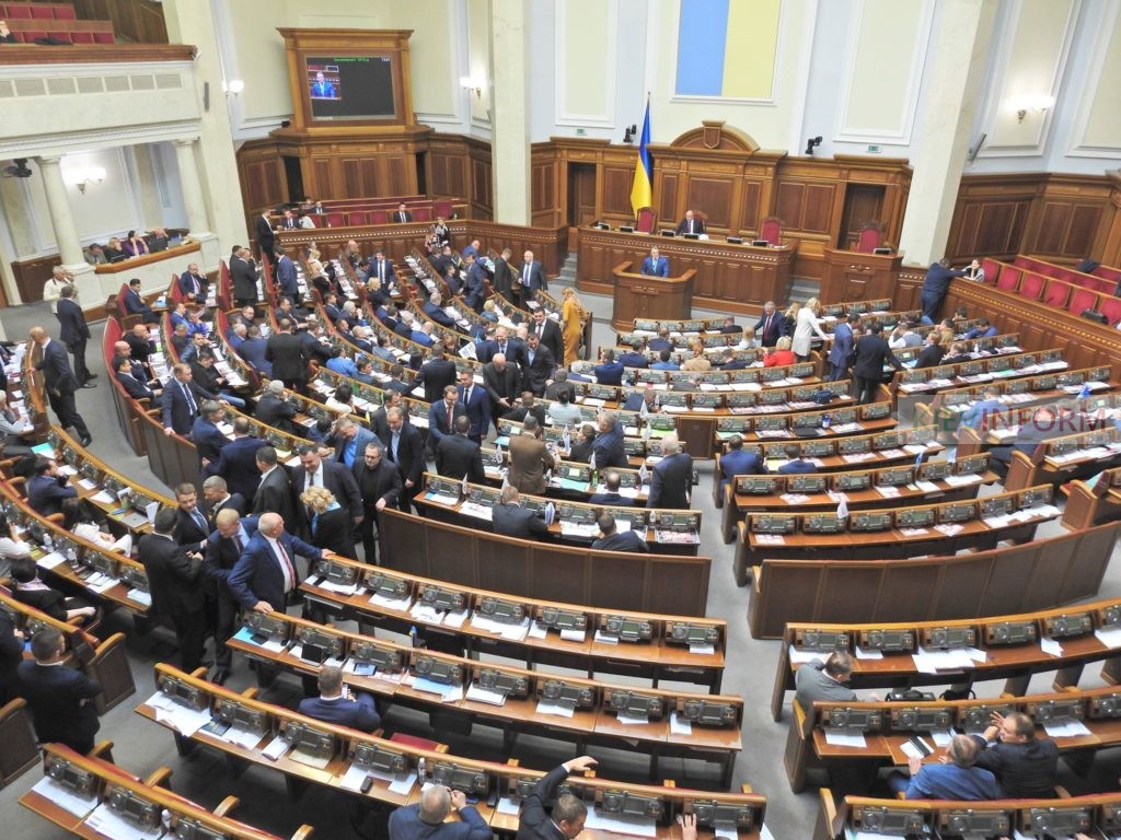 «Агента Путіна – під суд!»: у Раді з’явився банер з Медведчуком
