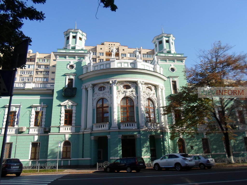 Іподром на Печерську: від центру кінного спорту до номенклатурних будинків