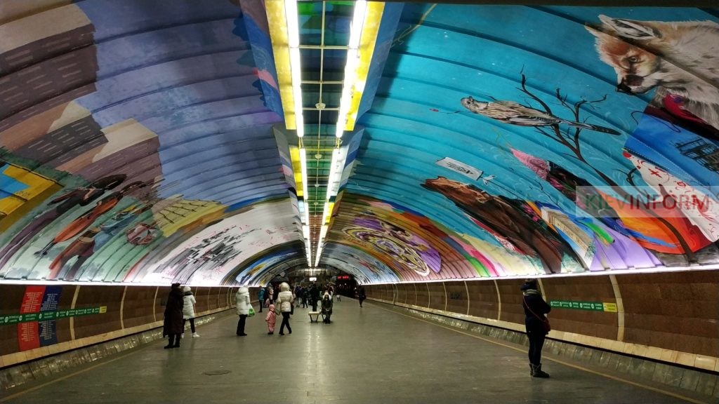 Осокорки: художня галерея у метро