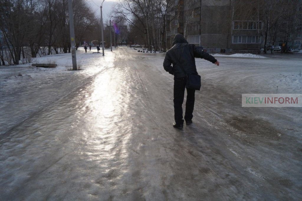 В Киеве из-за льда травмировалось 65 человек