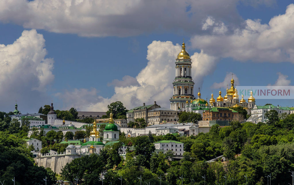 Порушують карантин. В РПЦ кличуть прихожан до храму біля Лаври