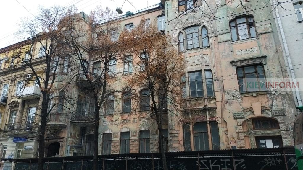 Будинок зі зміями: аварійний, занедбаний та прекрасний