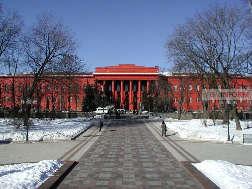 Педагога КНУ, якого студентка звинуватила в домаганнях до подруг, звільнили