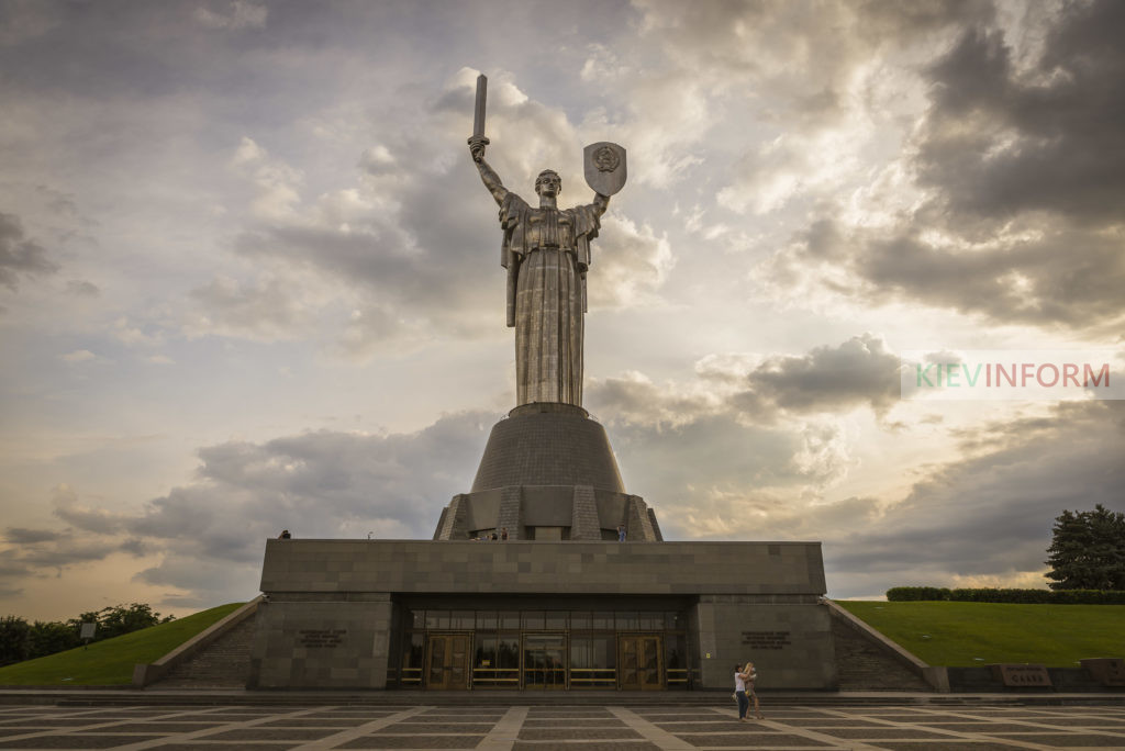 На статуї «Батьківщина-матір» відкрили оглядовий майданчик