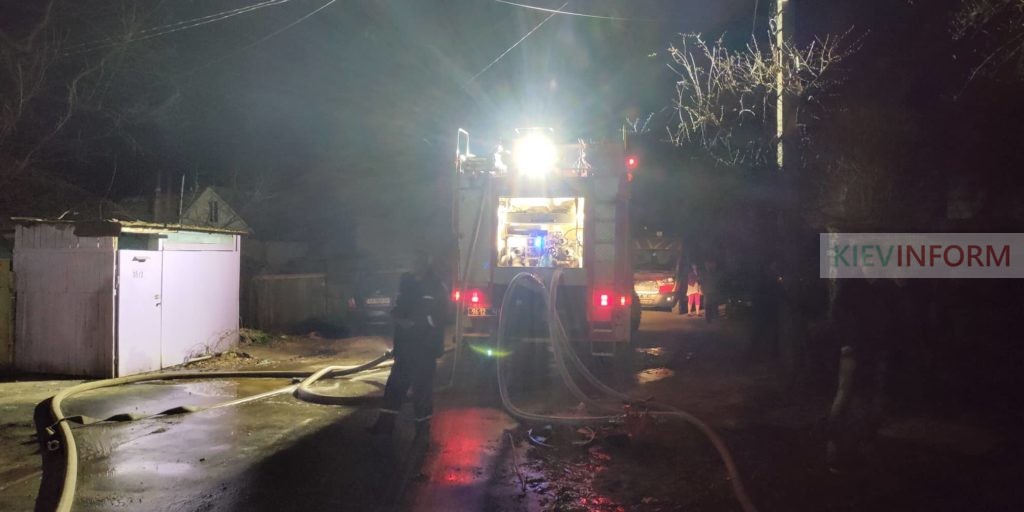 Вибухнули газові балони: на Подолі в Києві вдалося локалізувати масштабну пожежу
