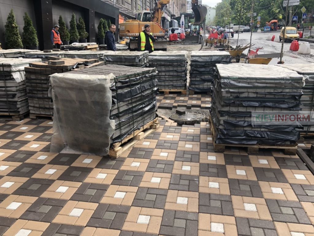 Тротуари на вулиці Івана Федорова отримали нову кольорову гаму