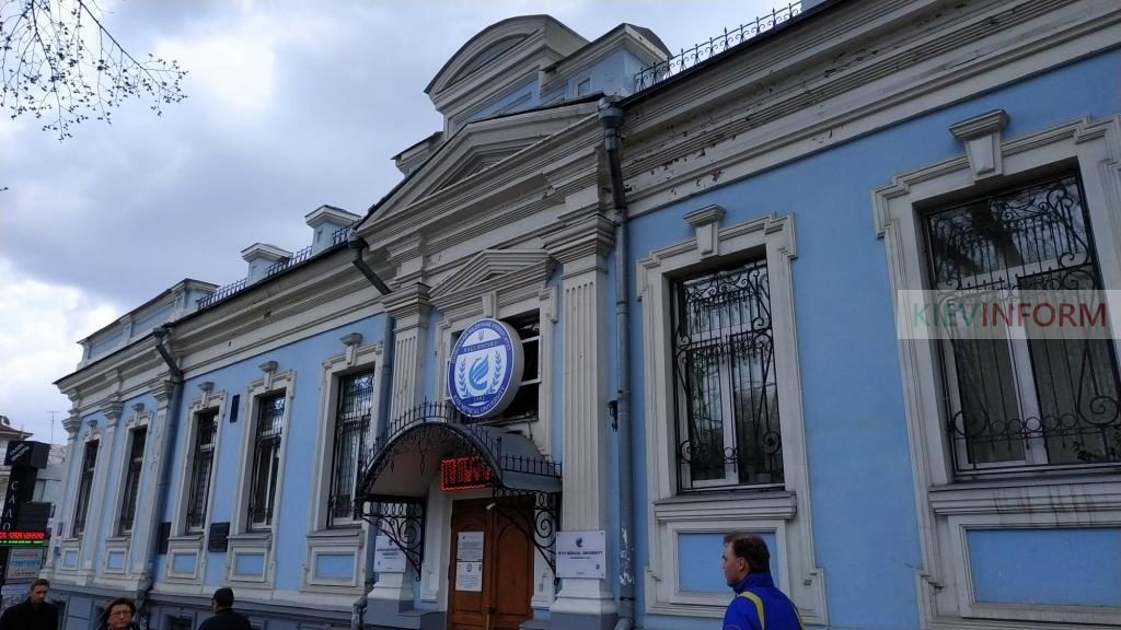 Чому вулиця Льва Толстого має таку назву?