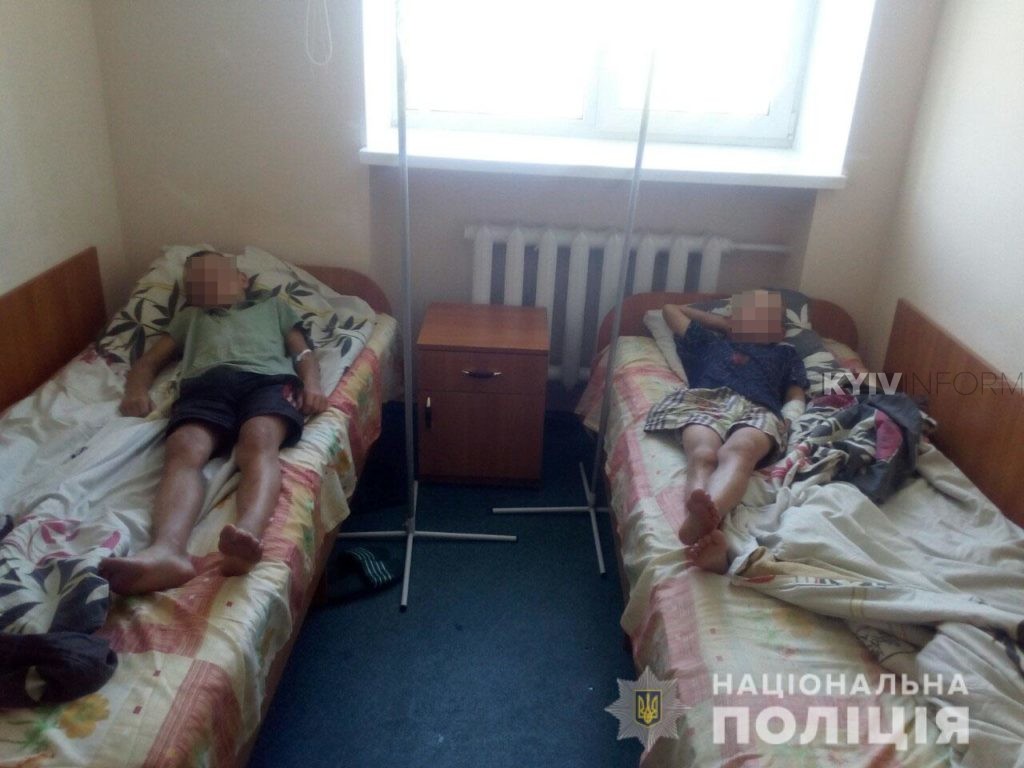 Під Києвом на узбіччі знайшли п’яних дітей