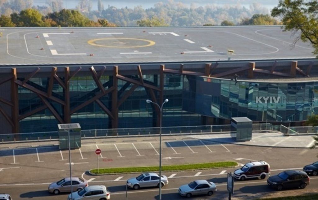 Суд зняв арешт з «вертолітного майданчика» Януковича