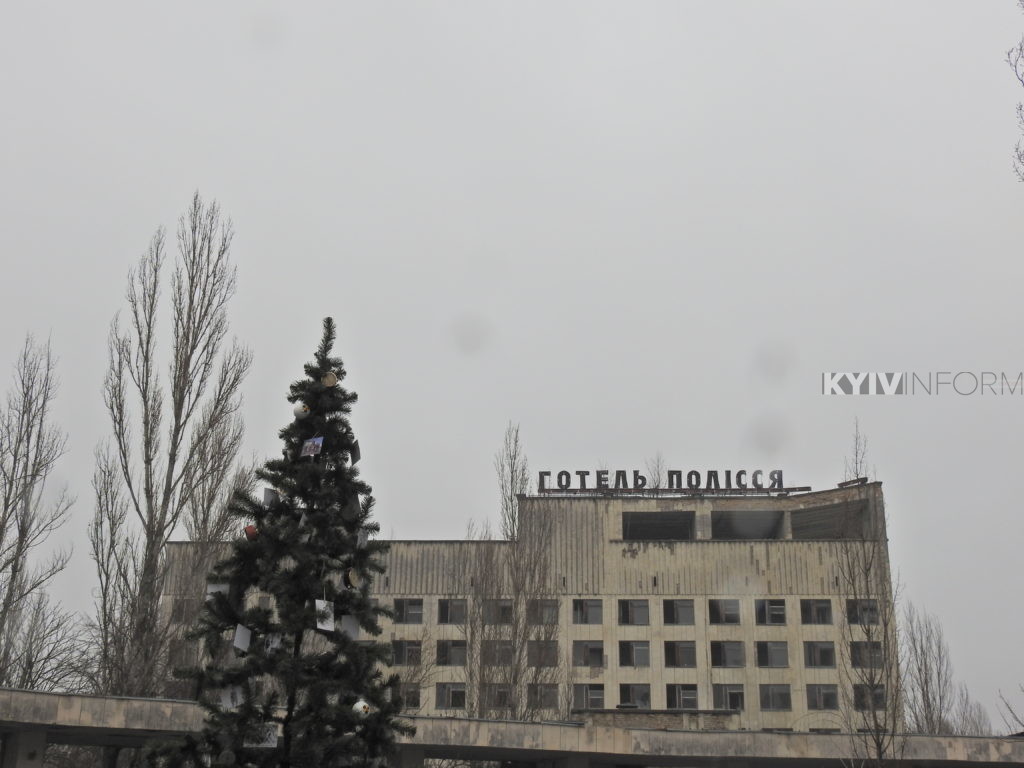 У Прип’яті встановили новорічну ялинку (ФОТО)