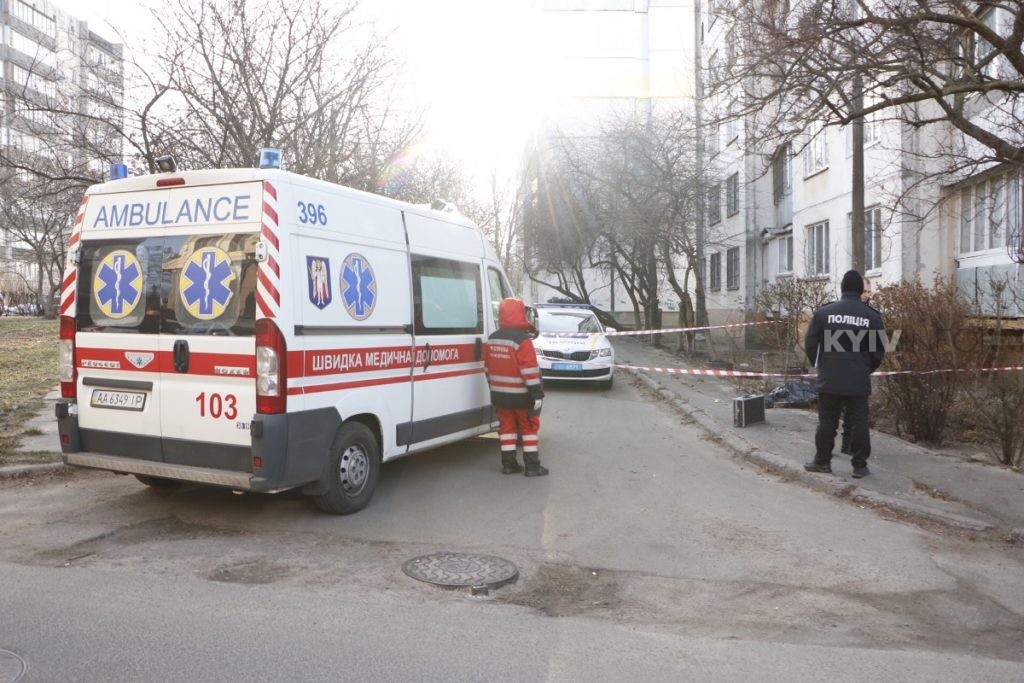 У Києві на Сирці з вікна 10-го поверху випав 14-річний підліток