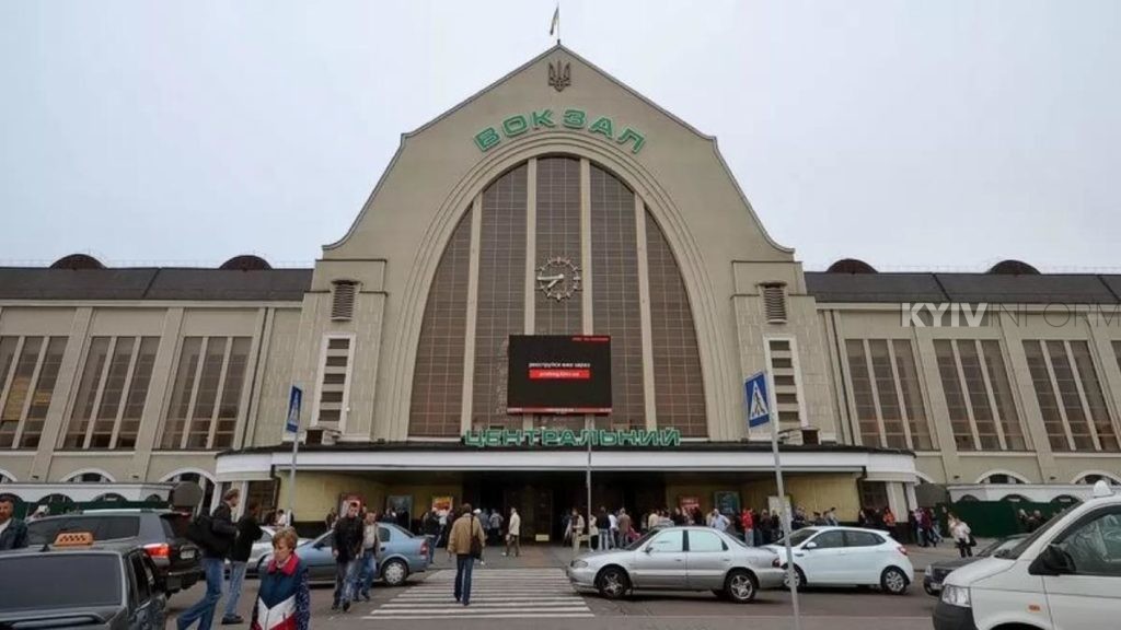 “Укрзалізниця” обіцяє знести 26 кіосків і “наливайок” на центральному вокзалі Києва