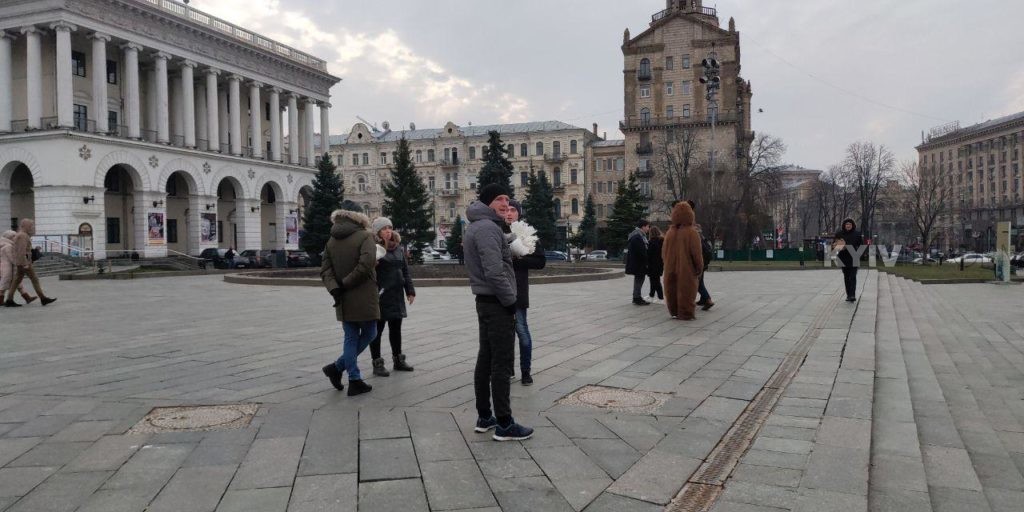 У дні річниці Революції Гідності на Майдан вишли костюмовані “тварини” з закликами сфотографуватися (ФОТО)