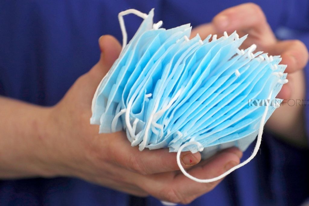 Зеленський підписав закон про штрафи за відсутність маски