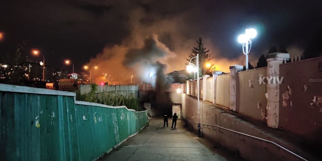Біля Центрального залізничного вокзалу сталася серйозна пожежа
