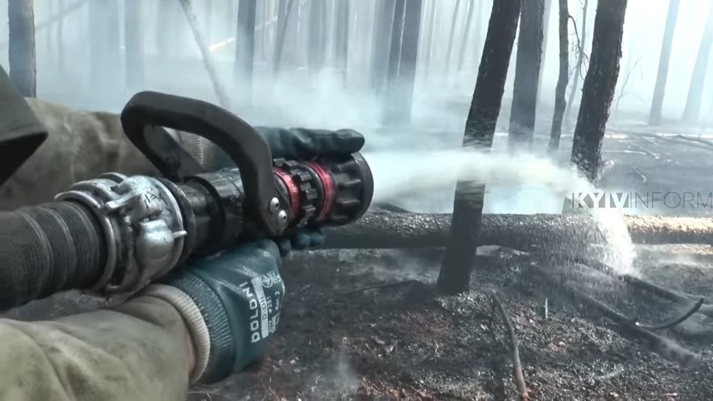 У Чорнобильській зоні продовжують гасити осередки тління