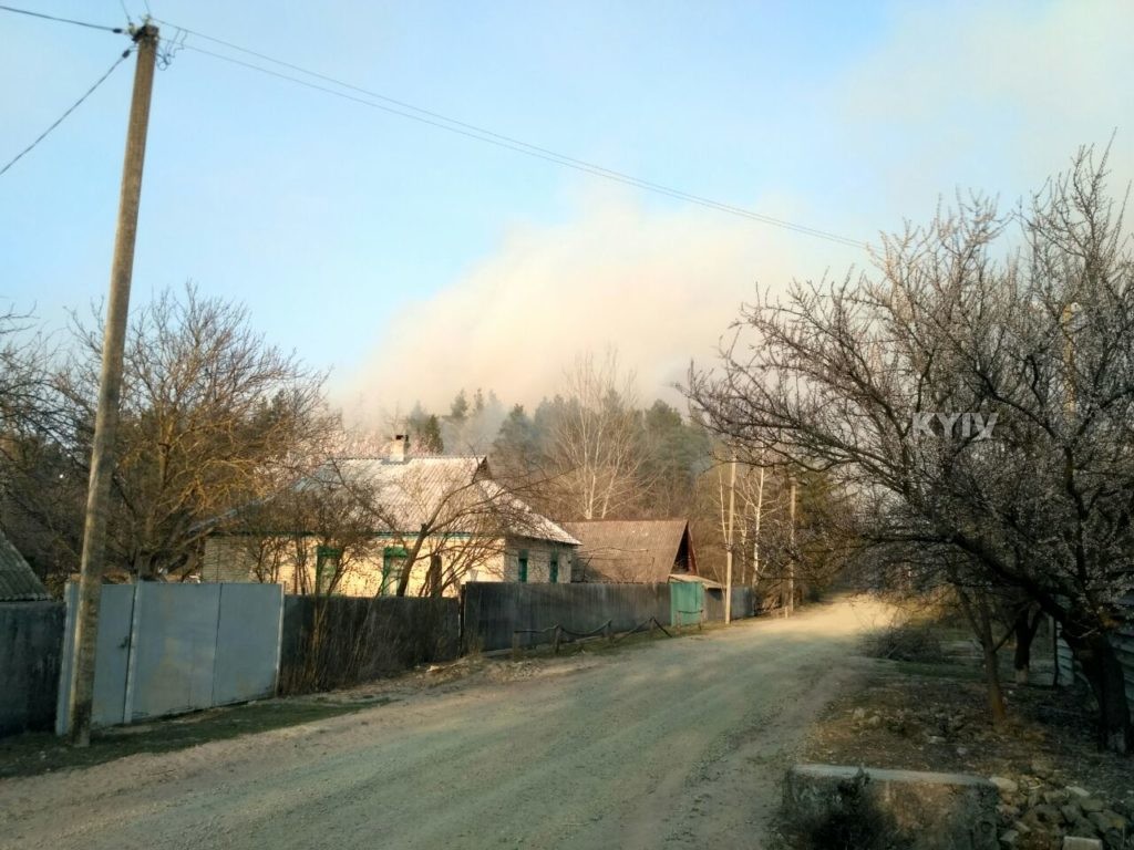 У Вишгородському районі відбувається масштабна пожежа