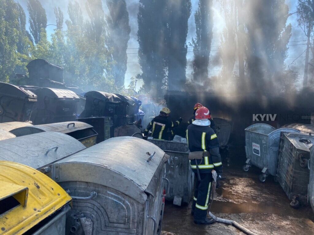 Неподалік аеропорту «Київ» спалахнула серйозна пожежа