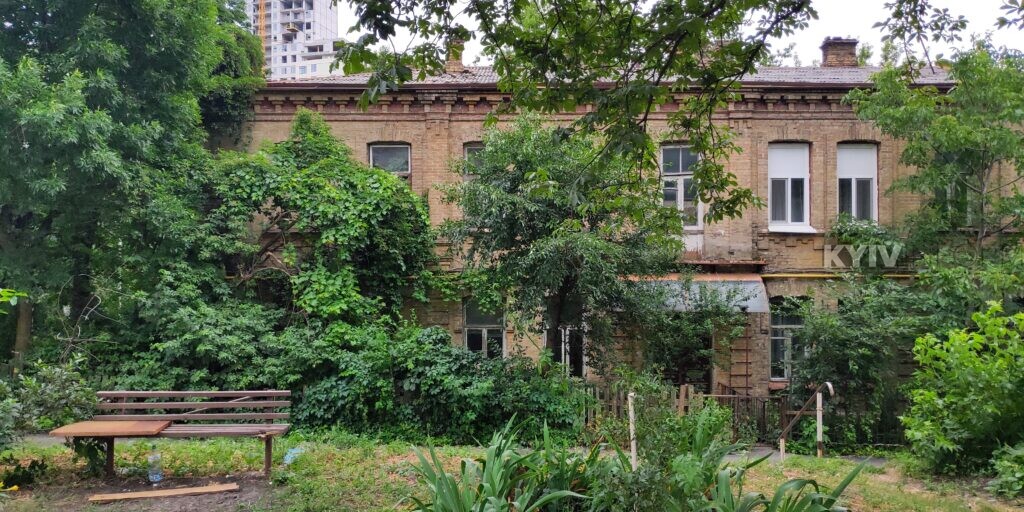 Будинок-привид на столичній Татарці (ФОТО)