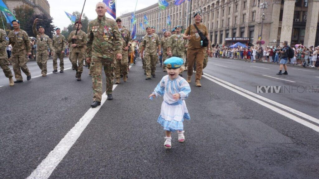 В Києві пройшов багатотисячний Марш Захисників (ФОТО)