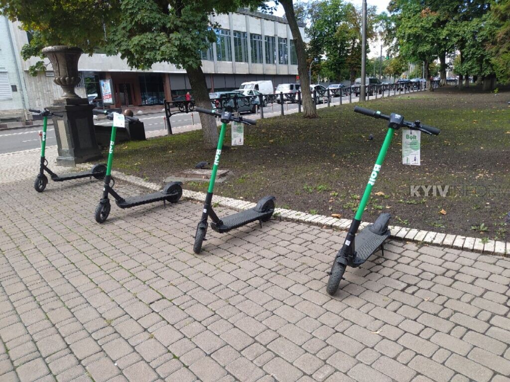 Київ разом із сервісами прокату електросамокатів домовились про обмеження швидкості