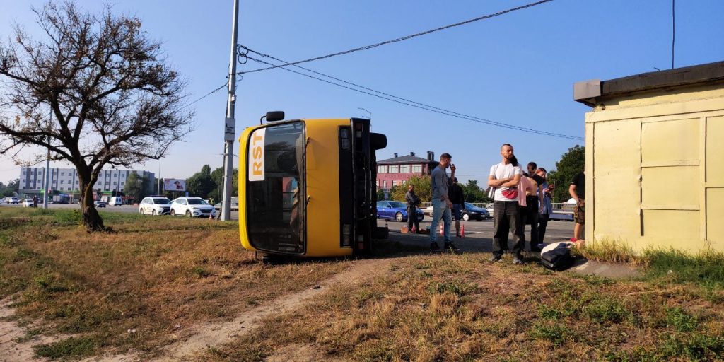 У Києві проходять навчання рятувальників. Відпрацьовували зіткнення маршрутки з бензовозом (ФОТО)