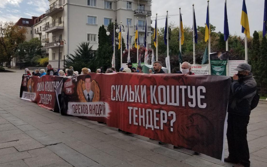 Під Офісом Президента вимагали розслідування незаконної діяльності чиновника Одеської ОДА Андрія Орехова