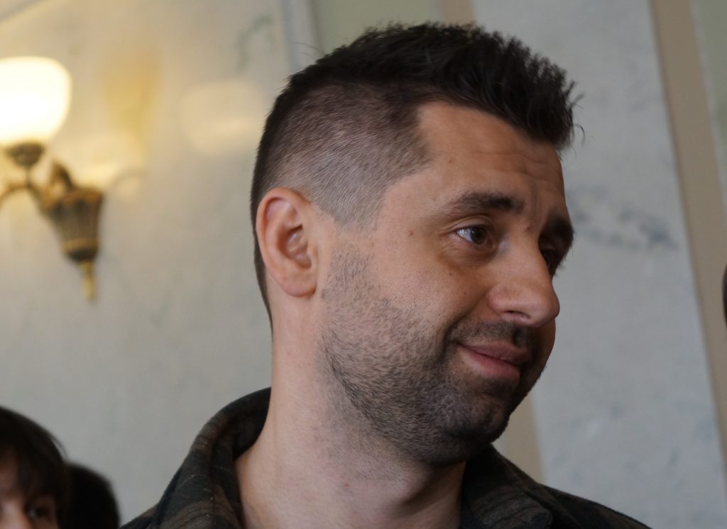 В Давида Арахамії підозра на коронавірус: два тести дали протилежний результат