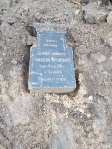 могильний надгробок