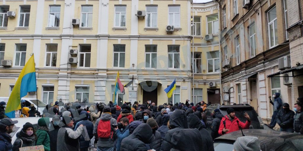 Біля Вищого антикорупційного суду активісти вимагають справедливого покарання Татарову