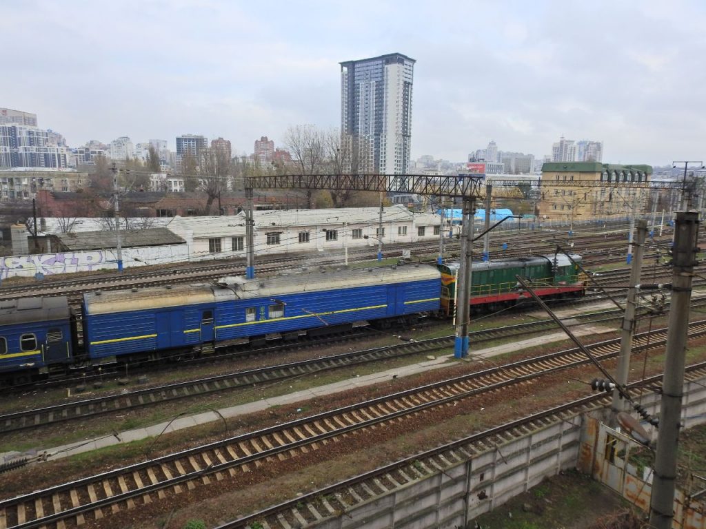 Пасажирські поїзди курсують з затримкою через намерзання льоду
