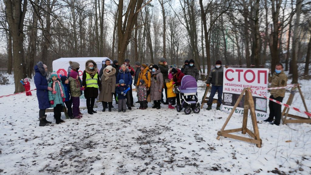 Місцеві жителі відстоюють останній парк на Микільській Слобідці