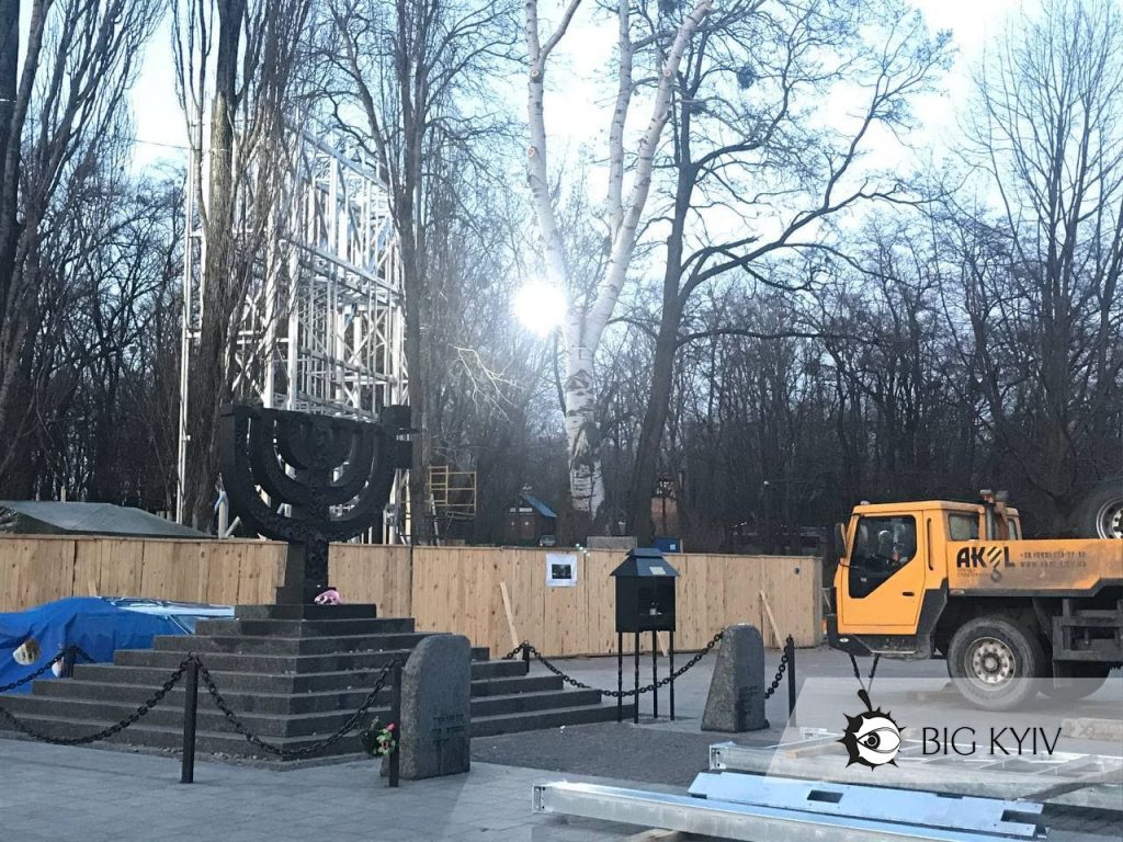 У Бабиному Яру почалося скандальне будівництво: зводять синагогу, яка за документами МАФ