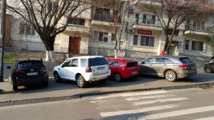 парковка на тротуарі
