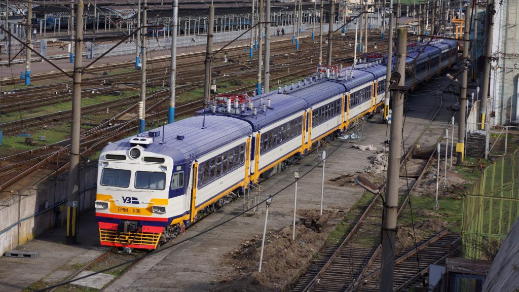 Поліцейські обшукують Київський електровагоноремонтний завод