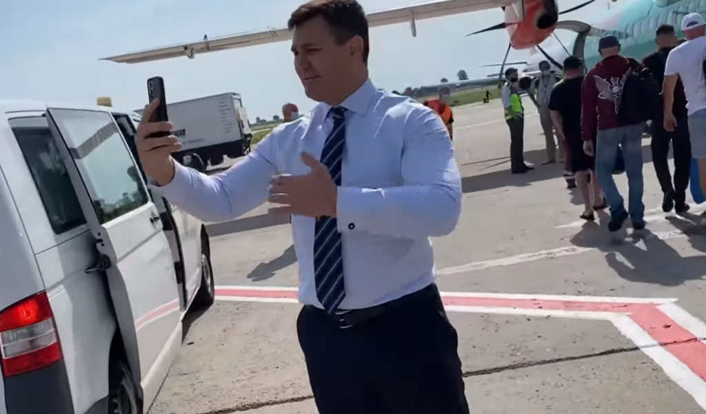 Тищенко зірвав виліт рейсу літака з Києва через те, що знімав відео