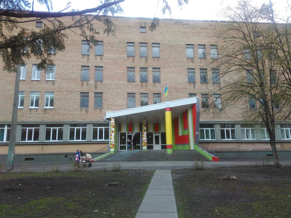 В одній з київських шкіл зірвало дах через негоду перед початком навчального року