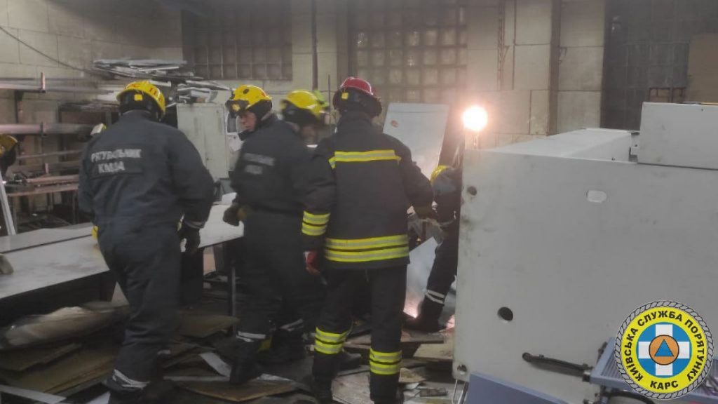 На київському заводі через падіння верстата загинули двоє працівників