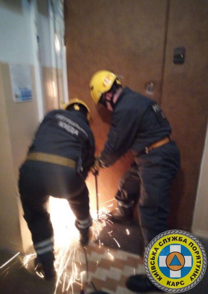 У Дніпровському районі врятували трирічну дитину, яка опинилась зачиненою у квартирі