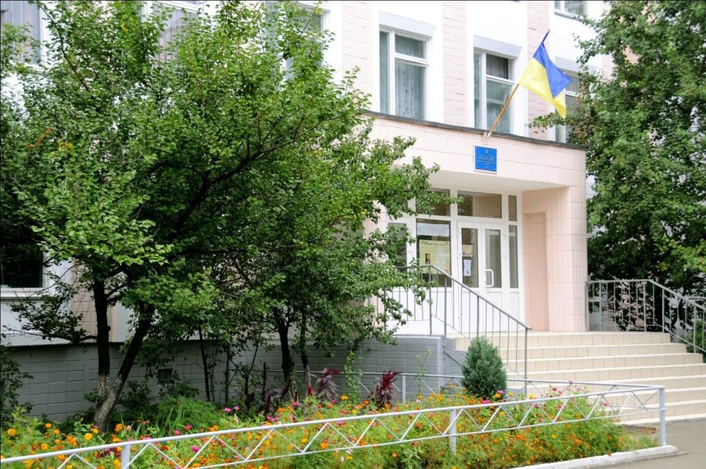 У Києві два викладача втратили роботу через ведення уроків російською