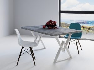 Обідній стіл