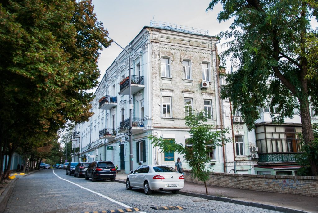 Фото і історія “будинку-обманки” в Києві