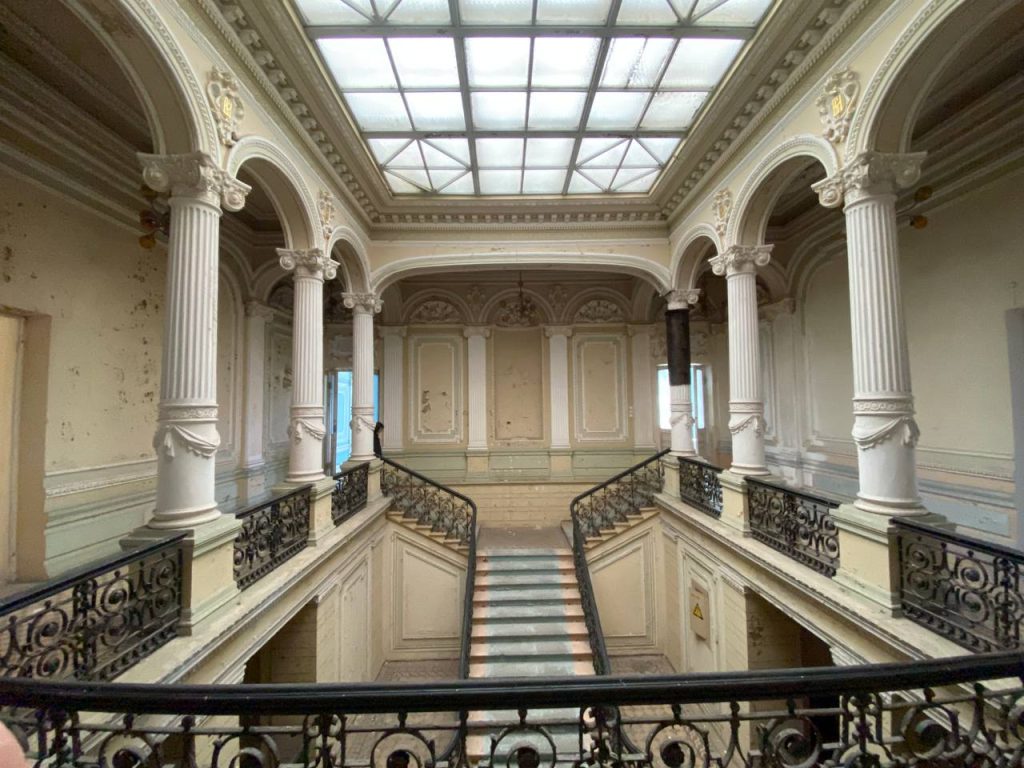 У Києві руйнується унікальна пам’ятка архітектури, фото і відео